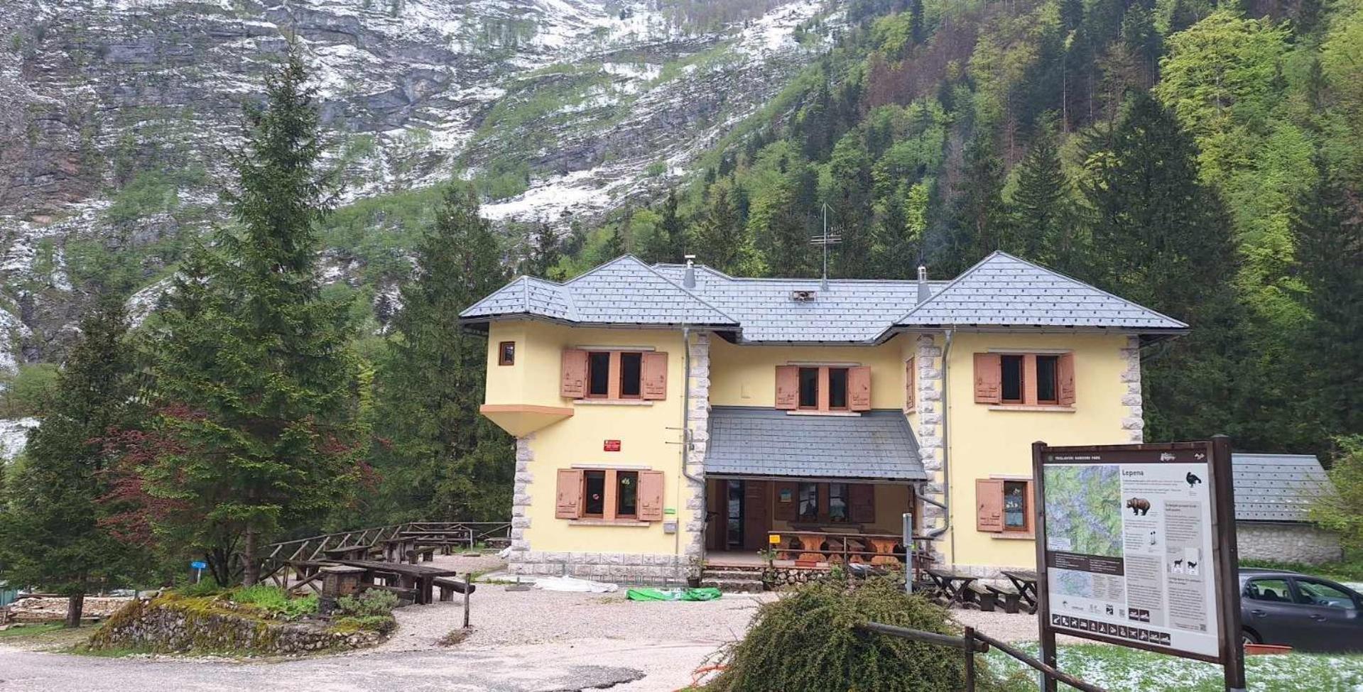 Dom Klementa Juga Hotel Lepena Екстериор снимка