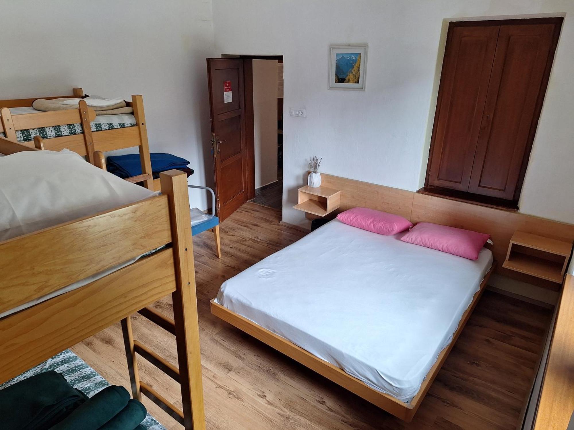Dom Klementa Juga Hotel Lepena Екстериор снимка